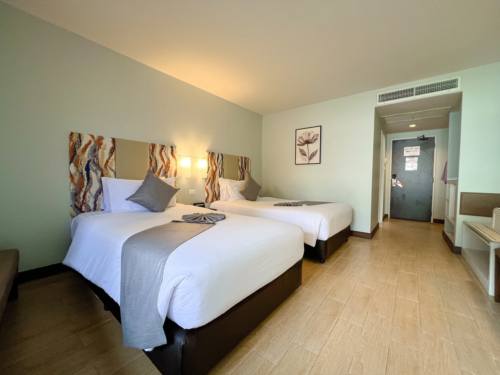 4 STAR  @ PATONG RESORT Stay & Play Package (4-Nights/ 2 Rds Golf ) 