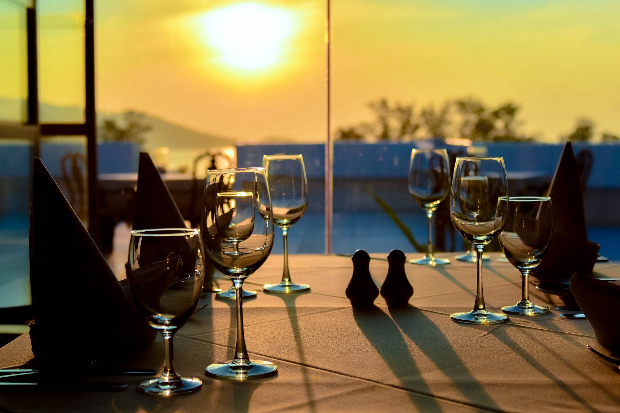 4 STAR  @ PATONG RESORT Stay & Play Package (4-Nights/ 2 Rds Golf ) 